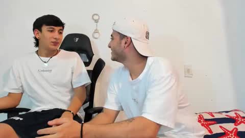 Snapshot of p_jhon chatting on February 24, 2:30 am P online show from February 24, 2:30 am