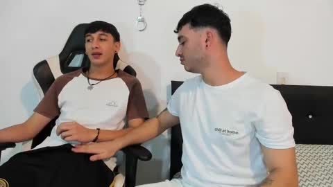 Snapshot of p_jhon chatting on February 2, 10:06 pm P online show from February 2, 10:06 pm