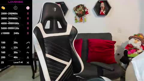 Snapshot of p_jhon chatting on December 4, 1:20 pm P online show from December 4, 1:20 pm