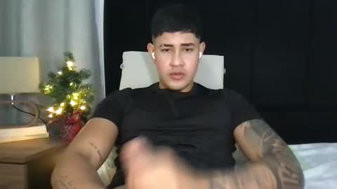 Snapshot of pablo_boston chatting on December 6, 11:14 pm Javi online show from December 6, 11:14 pm