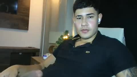 Snapshot of pablo_boston chatting on December 4, 4:43 am Javi online show from December 4, 4:43 am