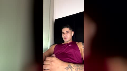 Javi    online show from April 6, 10:32 pm