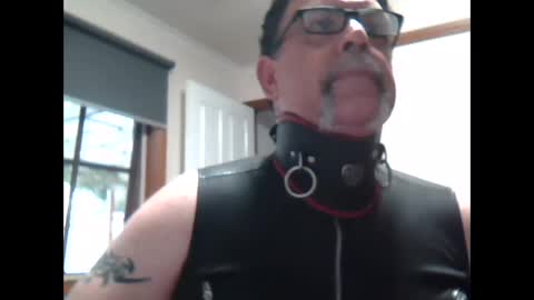 Snapshot of painboi00001 chatting on December 5, 9:17 am painboi00001 online show from December 5, 9:17 am