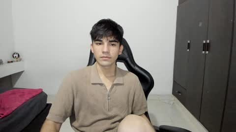 Snapshot of pakun_ chatting on January 7, 12:45 am pakun_ online show from January 7, 12:45 am