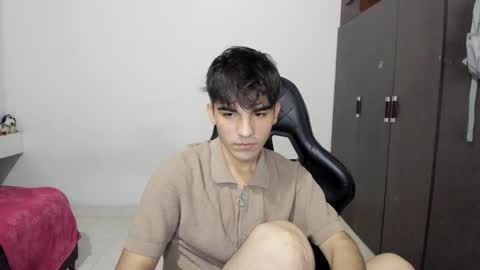 Snapshot of pakun_ chatting on January 5, 1:03 am pakun_ online show from January 5, 1:03 am