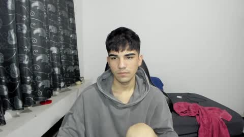 Snapshot of pakun_ chatting on February 6, 11:15 pm pakun_ online show from February 6, 11:15 pm
