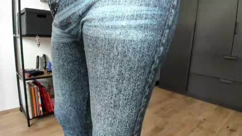 pampersandspanking online show from April 12, 9:00 am