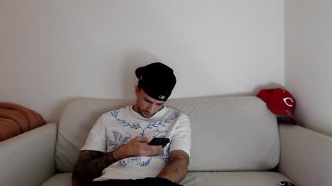 Snapshot of papijakey chatting on December 12, 10:52 pm -- New Videos Down Below online show from December 12, 10:52 pm