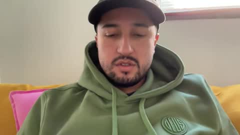 paprika_555 online show from April 28, 3:44 am