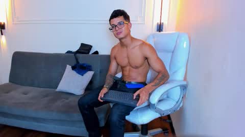 Ryan And Casper online show from December 13, 7:42 pm