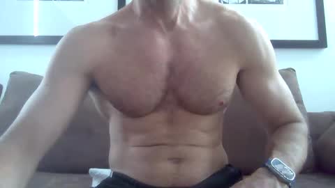 Snapshot of parisien75015 chatting on February 9, 6:43 am Porn Actor 21cm Hetero online show from February 9, 6:43 am