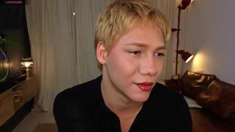 Snapshot of parisstone2 chatting on October 13, 11:33 pm connie online show from October 13, 11:33 pm