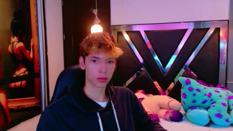 park_jimin1 online show from February 3, 12:10 pm