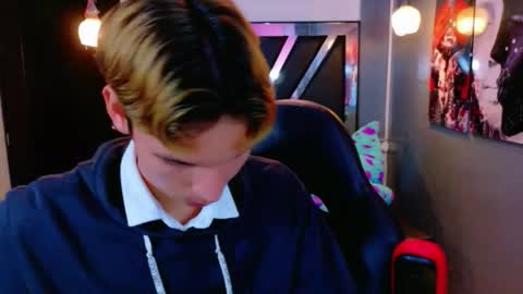 park_jimin1 online show from January 18, 5:59 pm