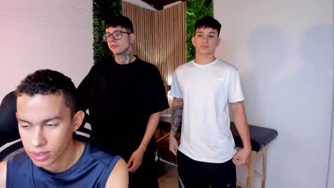 Snapshot of party_guyssex chatting on March 6, 1:14 pm liampacoyosh and erick online show from March 6, 1:14 pm