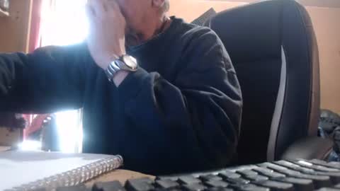 Snapshot of pascal88881 chatting on October 18, 12:43 pm pascal88881 online show from October 18, 12:43 pm