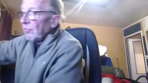 Snapshot of pascal88881 chatting on October 17, 11:36 am pascal88881 online show from October 17, 11:36 am