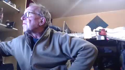 Snapshot of pascal88881 chatting on October 16, 9:50 am pascal88881 online show from October 16, 9:50 am