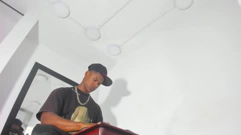 Luis And Luisa online show from March 26, 8:02 pm