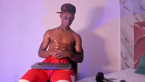 Luis And Luisa online show from March 24, 7:07 pm