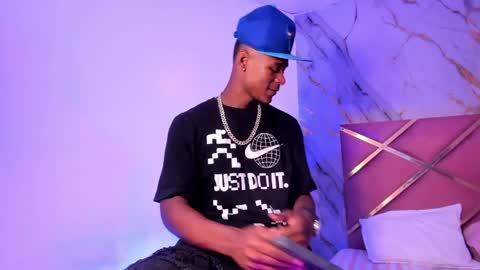 Luis And Luisa online show from April 13, 6:52 pm