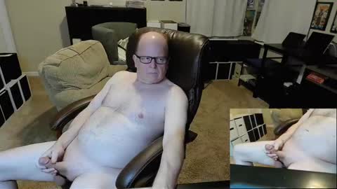 Snapshot of patrickstroking chatting on January 8, 12:17 am patrickstroking online show from January 8, 12:17 am