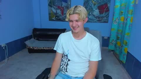 Snapshot of patrik027 chatting on October 29, 12:35 am .... online show from October 29, 12:35 am