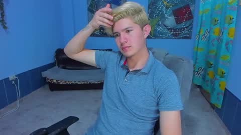 Snapshot of patrik027 chatting on October 14, 6:59 pm .... online show from October 14, 6:59 pm