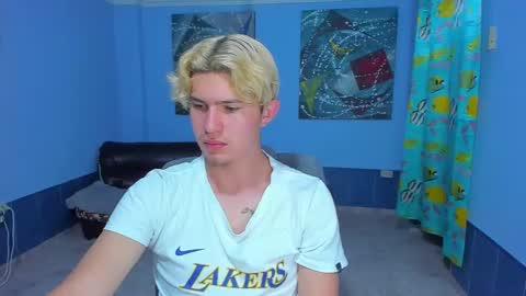 Snapshot of patrik027 chatting on October 26, 6:32 pm .... online show from October 26, 6:32 pm