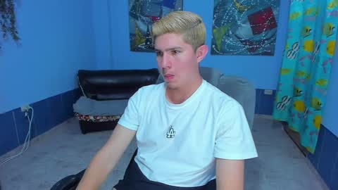 Snapshot of patrik027 chatting on October 13, 5:13 am .... online show from October 13, 5:13 am
