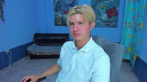 Snapshot of patrik027 chatting on October 23, 3:32 am .... online show from October 23, 3:32 am