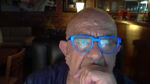 Snapshot of patvac chatting on December 13, 1:44 pm patvac online show from December 13, 1:44 pm