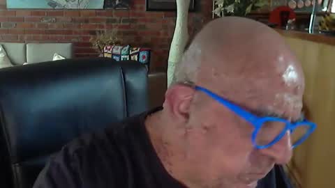 Snapshot of patvac chatting on December 28, 3:37 am patvac online show from December 28, 3:37 am