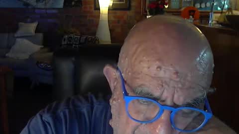 Snapshot of patvac chatting on March 1, 12:45 pm patvac online show from March 1, 12:45 pm