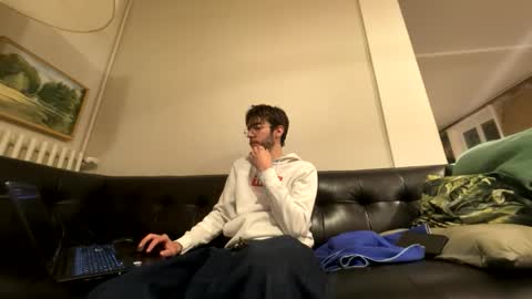 paul442386 online show from April 28, 10:47 pm