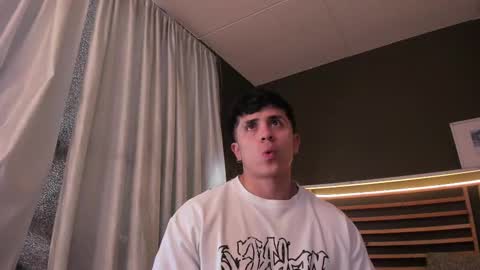 Snapshot of paul_evanss chatting on September 22, 1:21 pm Paul online show from September 22, 1:21 pm