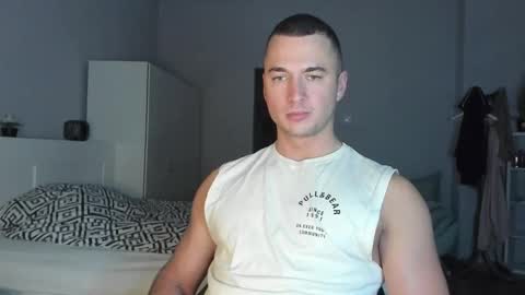 paulblack021 online show from November 17, 9:18 pm