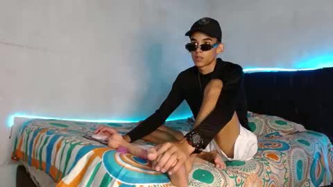 Snapshot of paulosex12 chatting on October 16, 6:21 am paulosex12 online show from October 16, 6:21 am