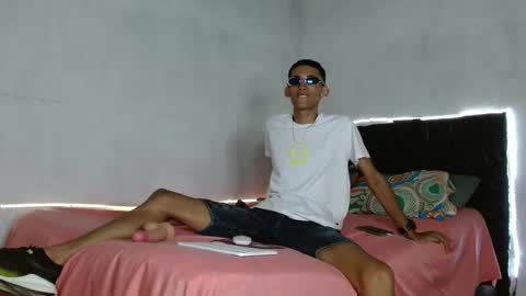 Snapshot of paulosex12 chatting on October 25, 4:25 am paulosex12 online show from October 25, 4:25 am