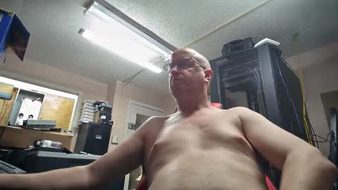 Snapshot of paulthehornyfurry chatting on December 3, 6:24 am Paul online show from December 3, 6:24 am