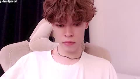 Snapshot of pawclaw chatting on October 14, 9:33 pm pawclaw online show from October 14, 9:33 pm