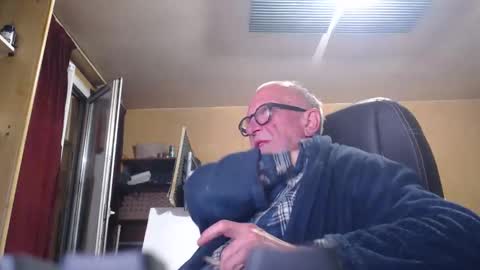 pc8474408 online show from May 4, 1:51 am