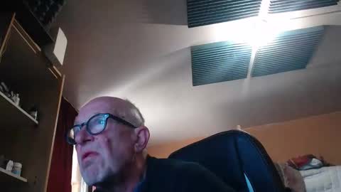 pc8474408 online show from April 18, 9:11 am