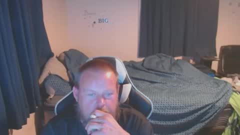 Snapshot of pecker40 chatting on February 6, 2:00 am pecker40 online show from February 6, 2:00 am