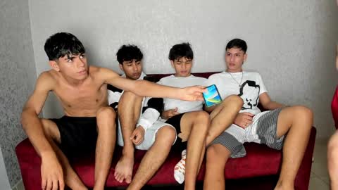 Snapshot of pelusos_mens chatting on January 14, 8:37 pm CAIN-19 ALLEN-18 RONALD-18 AUSTIN-18 MOD DANTE online show from January 14, 8:37 pm