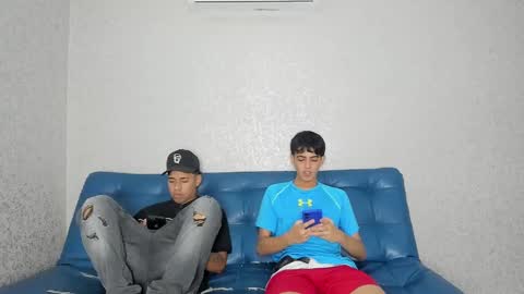 Snapshot of pelusos_mens chatting on December 10, 8:49 pm CAIN-19 ALLEN-18 RONALD-18 AUSTIN-18 MOD DANTE online show from December 10, 8:49 pm