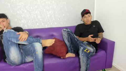 Snapshot of pelusos_mens chatting on December 12, 9:37 pm CAIN-19 ALLEN-18 RONALD-18 AUSTIN-18 MOD DANTE online show from December 12, 9:37 pm