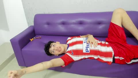 Snapshot of pelusos_mens chatting on December 13, 8:47 pm CAIN-19 ALLEN-18 RONALD-18 AUSTIN-18 MOD DANTE online show from December 13, 8:47 pm
