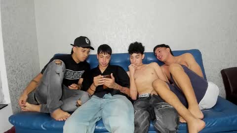 Snapshot of pelusos_mens chatting on December 11, 6:59 am CAIN-19 ALLEN-18 RONALD-18 AUSTIN-18 MOD DANTE online show from December 11, 6:59 am