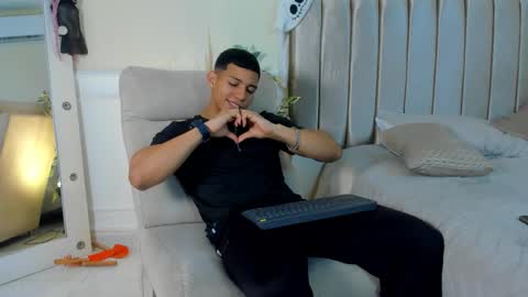 Snapshot of percy_god chatting on October 24, 9:27 pm percy_god online show from October 24, 9:27 pm